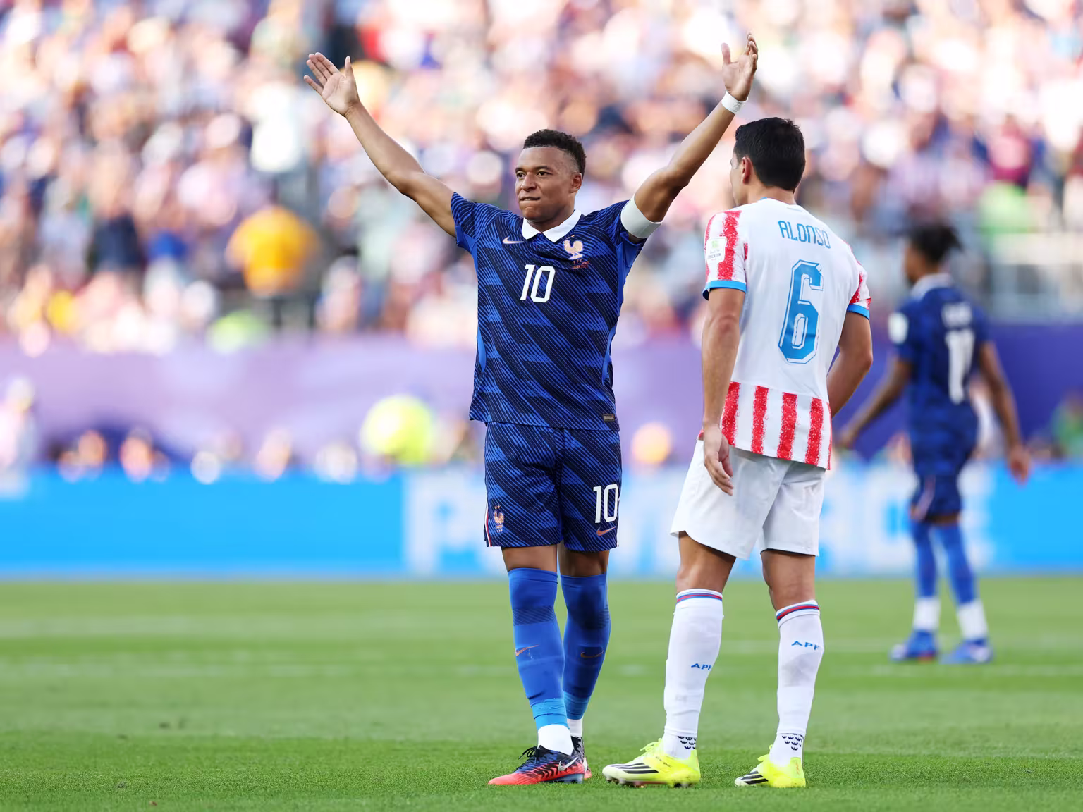Football : Kylian MBAPPE se proclame vainqueur du ballon d’or 2026