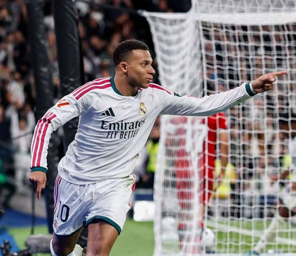 La Liga : le Réal Madrid domine le FC Barcelone au Camp Nou